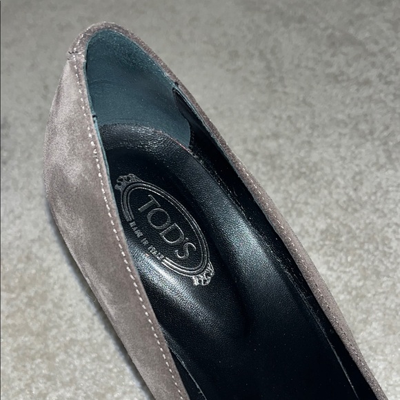 Tod's Gray Suede Heels Rounded Toe - Picture 4 of 7